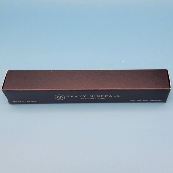 NIB Savvy Minerals by Young Living Lip Gloss Color Abundant (Sheer Light Pink) - Picture 4 of 8